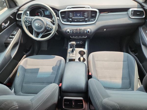 2016 KIA SORENTO L / LX