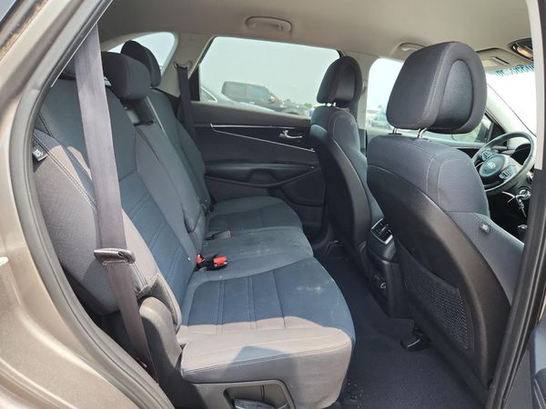 2016 KIA SORENTO L / LX