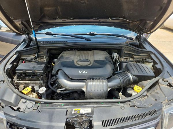 2015 JEEP CHEROKEE Limited — Engine bay