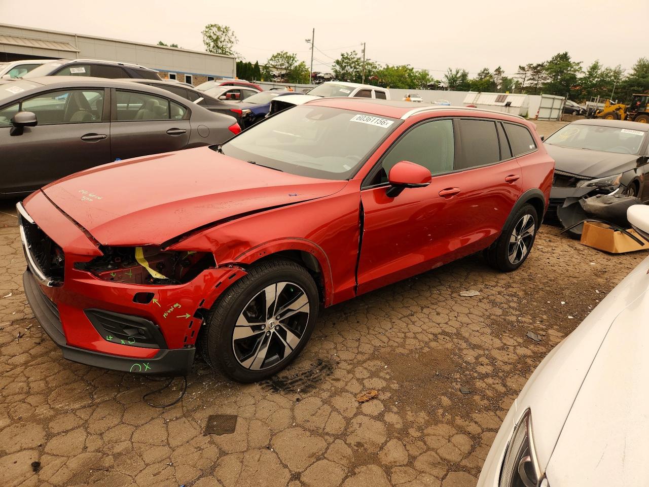 2020 VOLVO V60 CROSS COUNTRY Momentum
