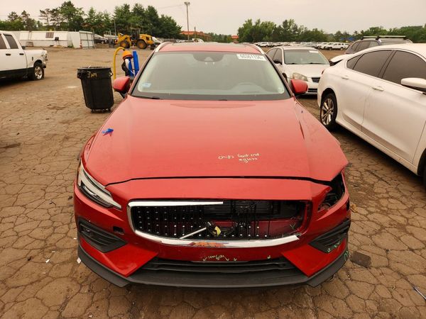 2020 VOLVO V60 CROSS COUNTRY Momentum