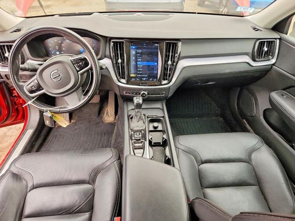 2020 VOLVO V60 CROSS COUNTRY Momentum