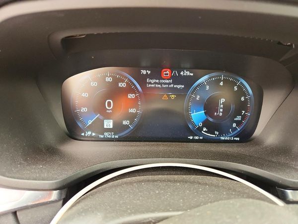 2020 VOLVO V60 CROSS COUNTRY Momentum