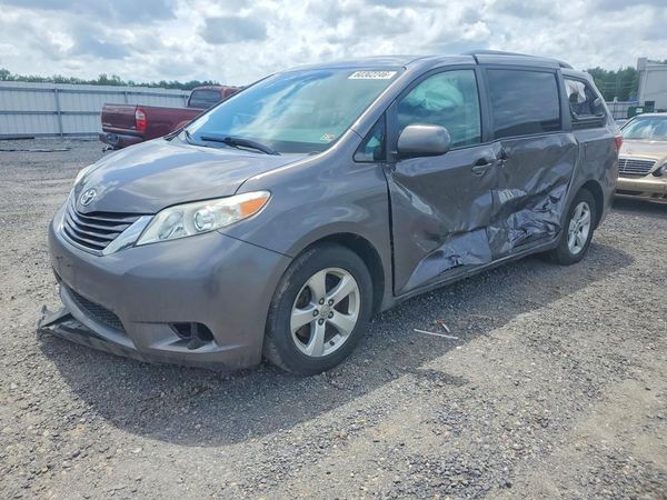 2017 TOYOTA SIENNA