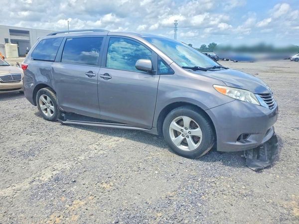 2017 TOYOTA SIENNA LE Mobility/LE