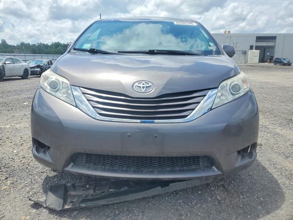 2017 TOYOTA SIENNA LE Mobility/LE