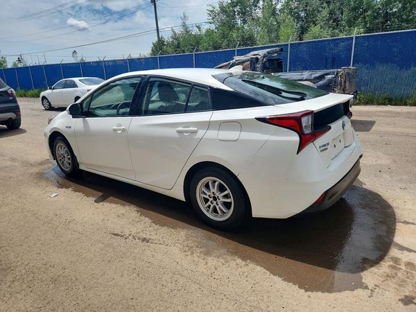 2019 TOYOTA PRIUS LE/XLE