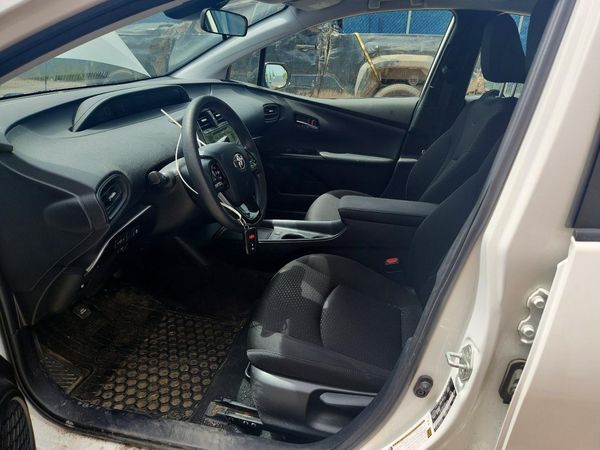 2019 TOYOTA PRIUS LE/XLE