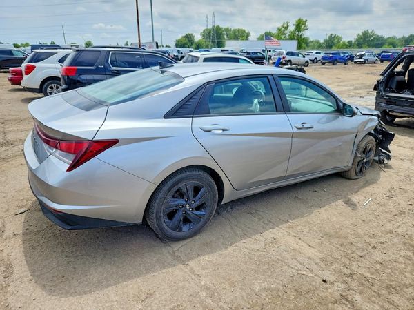 2022 HYUNDAI ELANTRA SEL w/Convenience Pkg