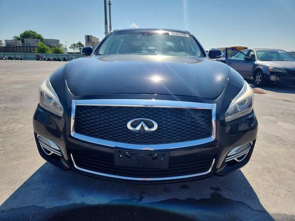 2017 INFINITI Q70L