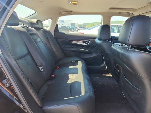 2017 INFINITI Q70L