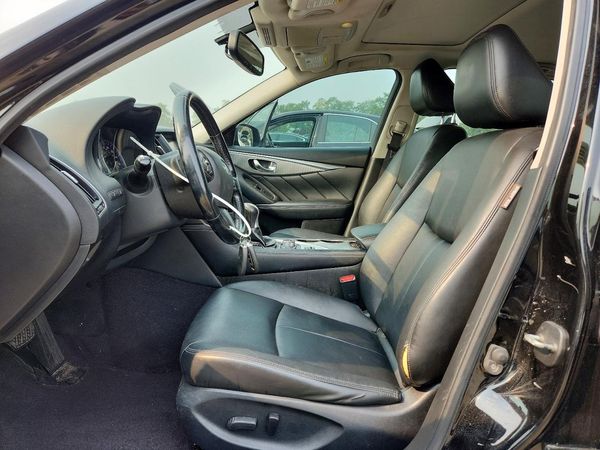 2015 INFINITI Q50