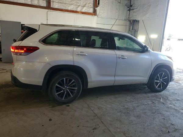 2017 TOYOTA HIGHLANDER