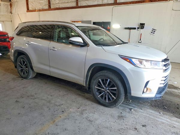 2017 TOYOTA HIGHLANDER