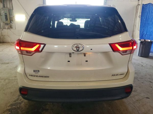 2017 TOYOTA HIGHLANDER