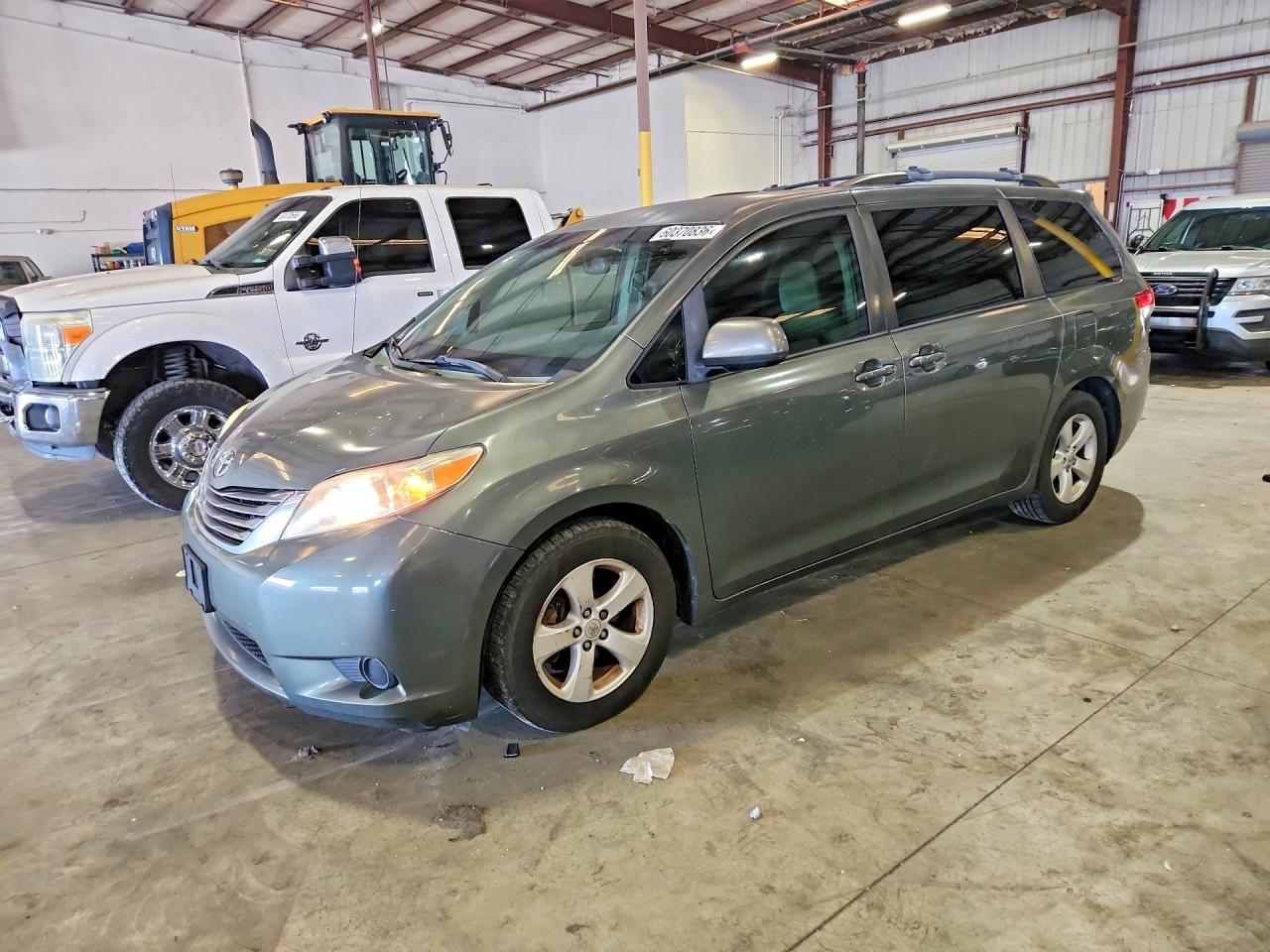2013 TOYOTA SIENNA
