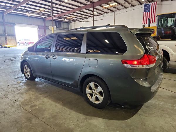 2013 TOYOTA SIENNA