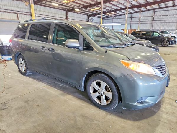 2013 TOYOTA SIENNA