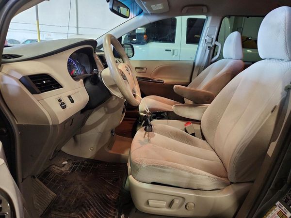 2013 TOYOTA SIENNA