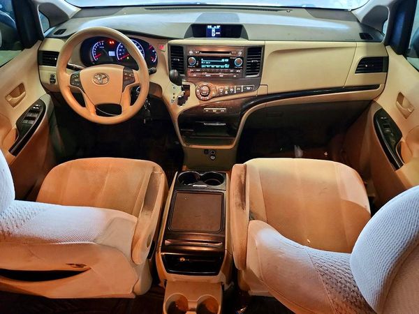 2013 TOYOTA SIENNA