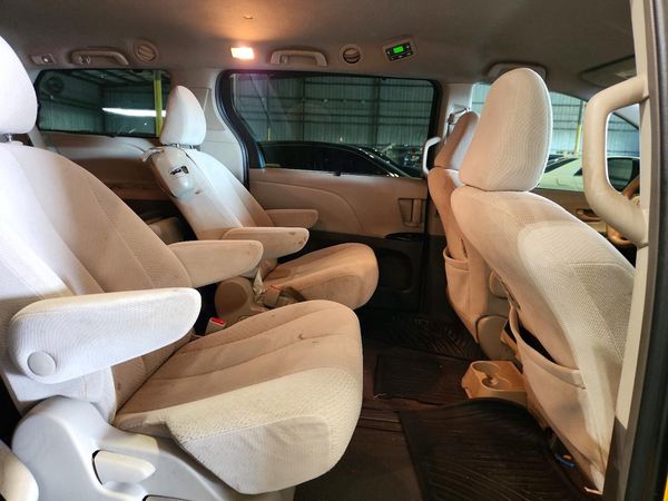 2013 TOYOTA SIENNA
