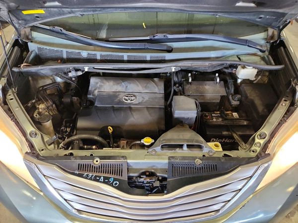 2013 TOYOTA SIENNA