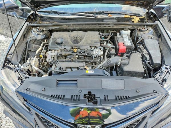 2021 TOYOTA CAMRY SE — Engine bay