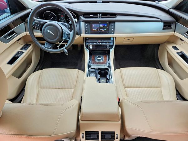 2017 JAGUAR XF