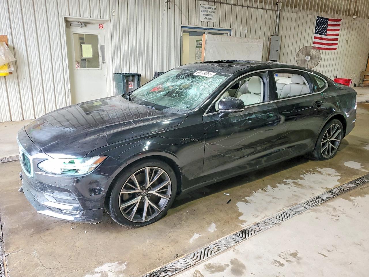 2018 VOLVO S90 Momentum