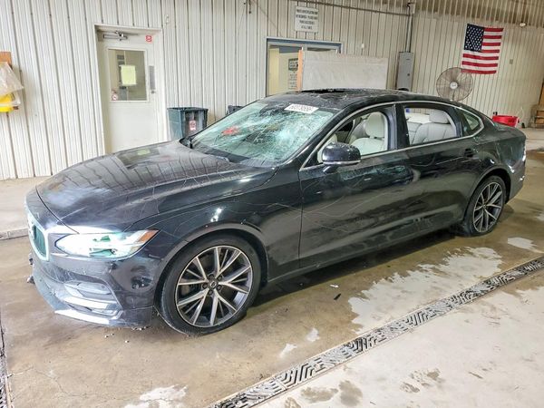 2018 VOLVO S90 Momentum