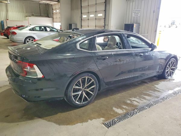 2018 VOLVO S90 Momentum
