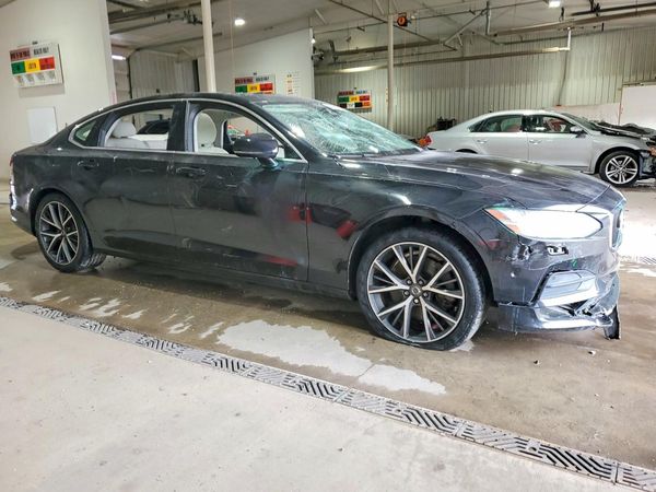 2018 VOLVO S90 Momentum