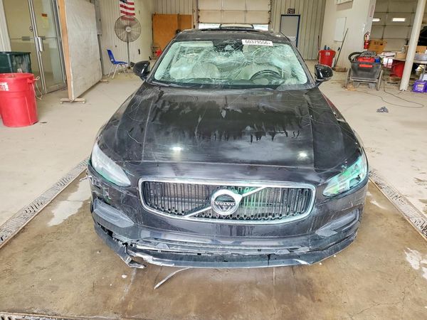 2018 VOLVO S90 Momentum