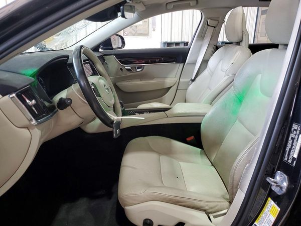 2018 VOLVO S90 Momentum