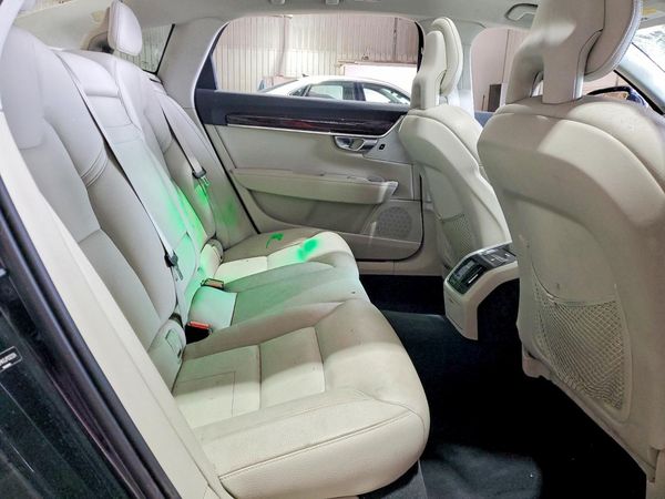 2018 VOLVO S90 Momentum