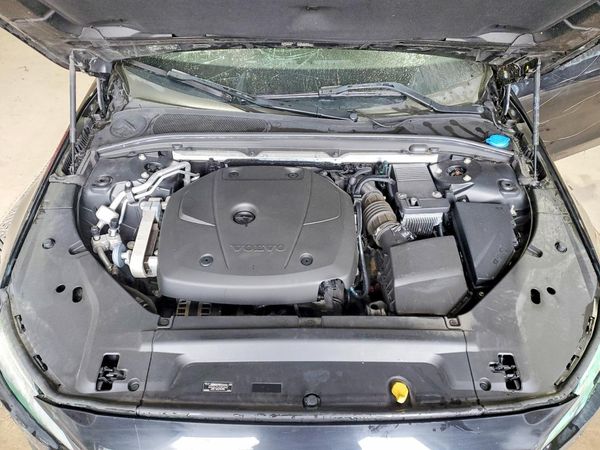 2018 VOLVO S90 Momentum
