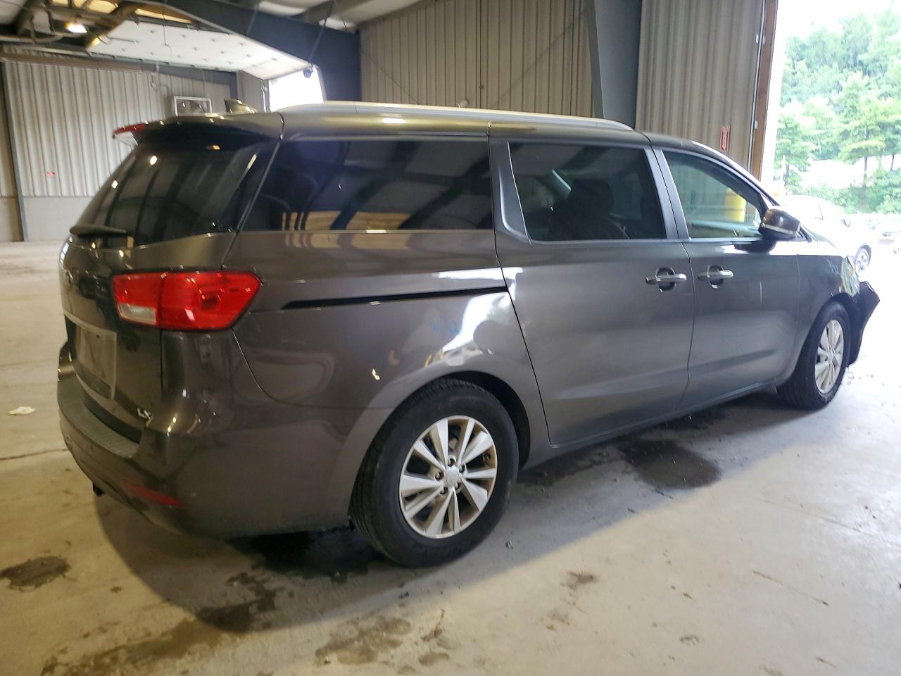 2016 KIA SEDONA LX - Middle-low