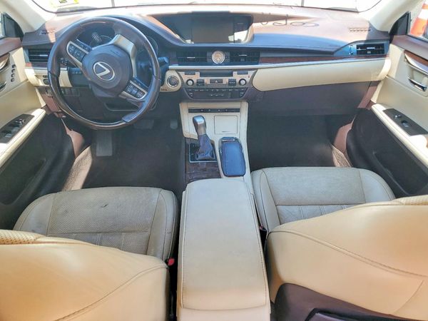 2017 LEXUS ES