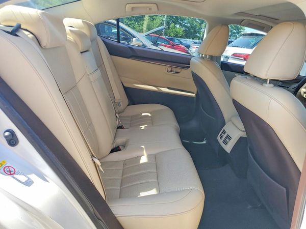 2017 LEXUS ES