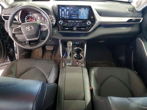 2022 TOYOTA HIGHLANDER