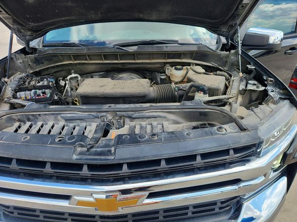 2022 CHEVROLET SILVERADO LT — Engine bay