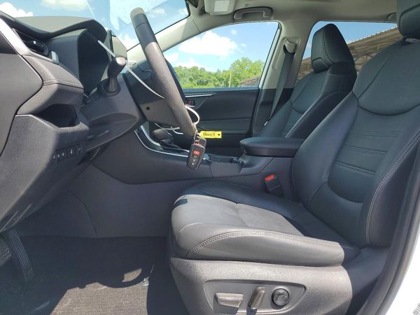 2023 TOYOTA RAV4 XLE Premium