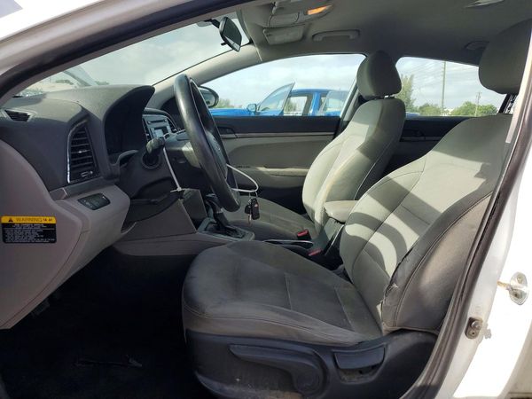 2017 HYUNDAI ELANTRA SE Base — DENT