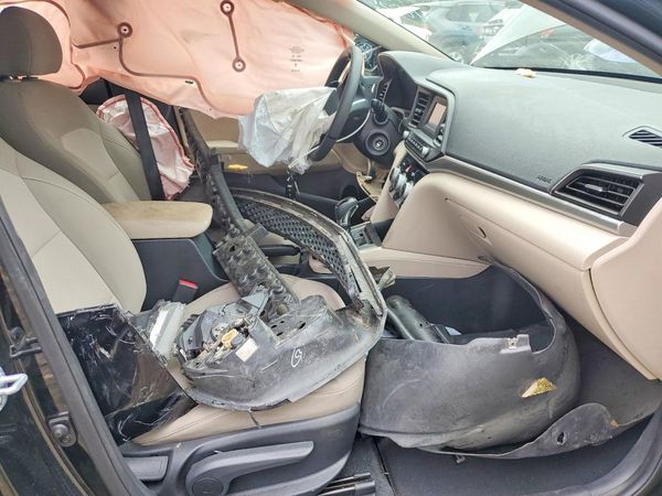 2019 HYUNDAI ELANTRA SE — DENT
