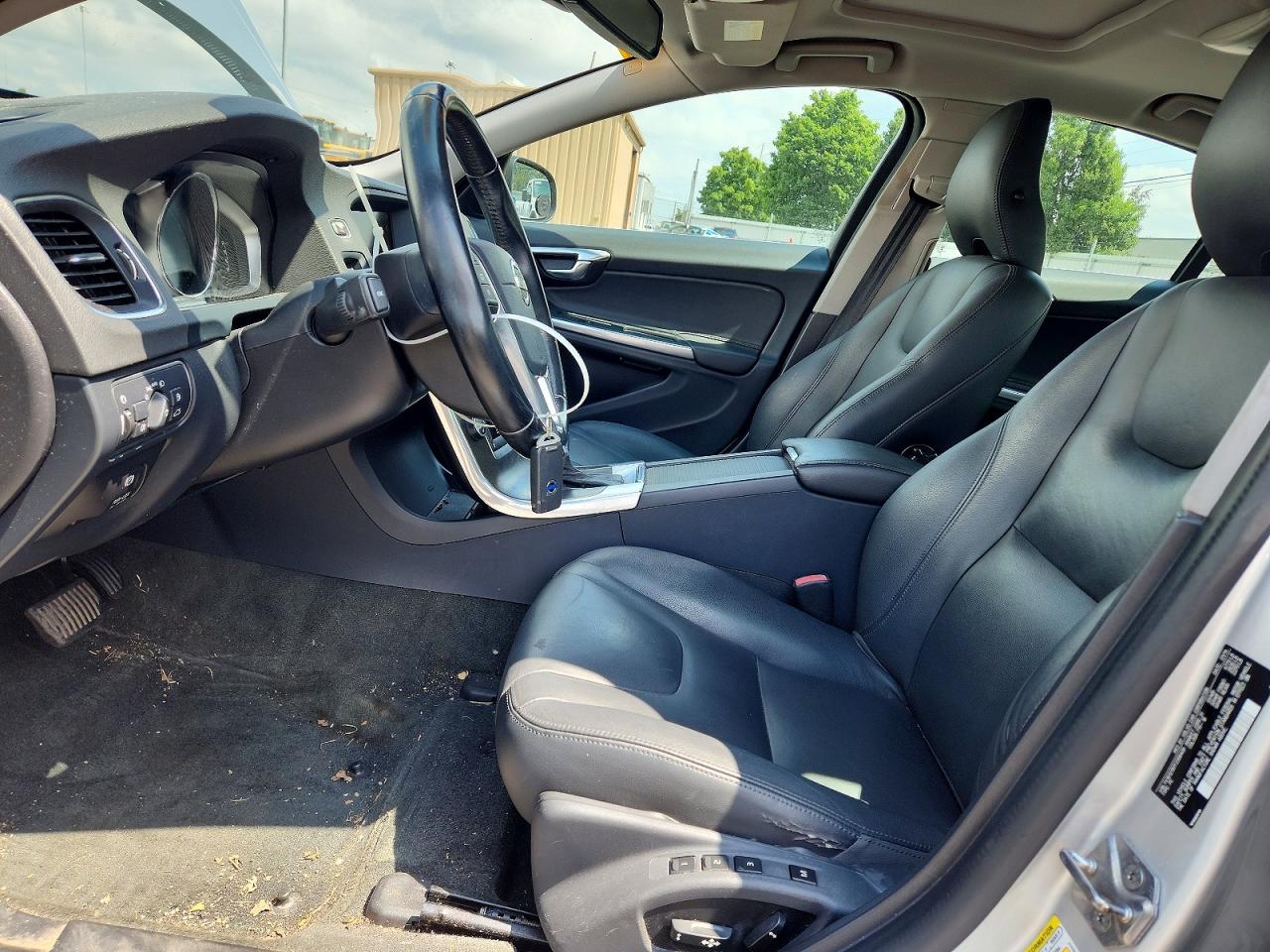 2015 VOLVO S60 Premier (non R design)
