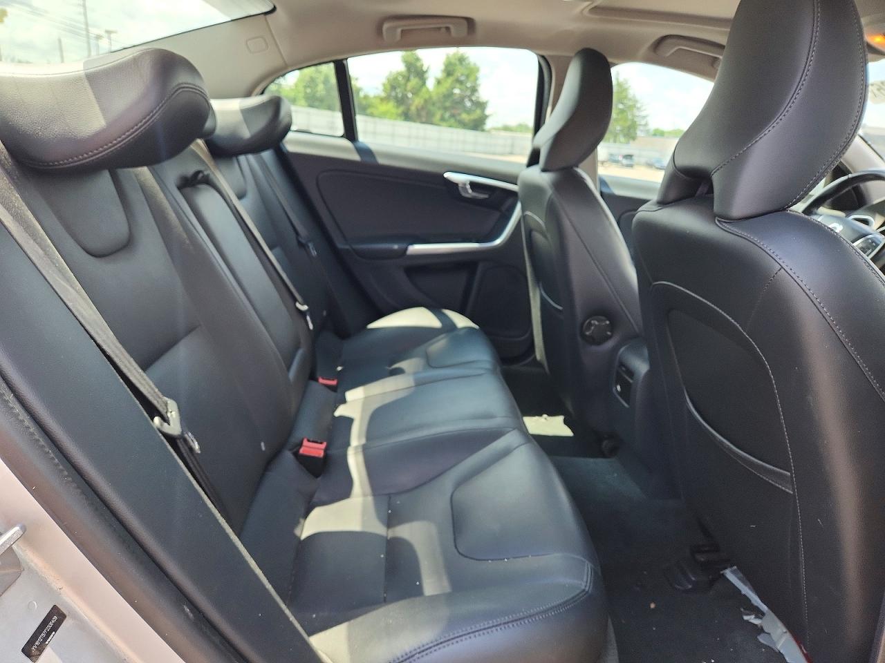 2015 VOLVO S60 Premier (non R design)