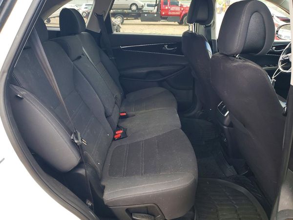 2016 KIA SORENTO L / LX