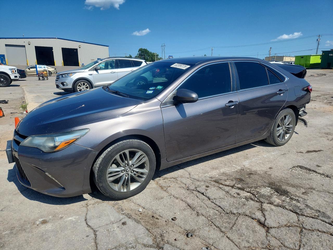 2016 TOYOTA CAMRY — Front 3/4
