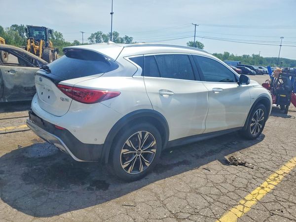 2017 INFINITI QX30