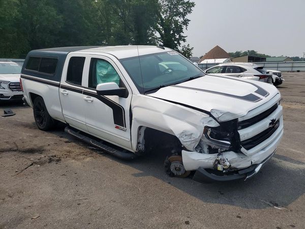 2017 CHEVROLET SILVERADO LT